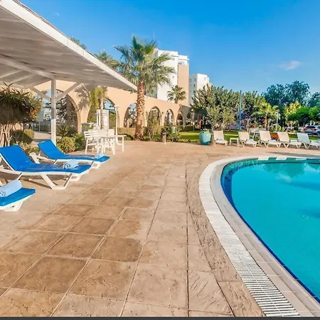 Caesar & Spa-studio With Balcony & Pool View Apartment