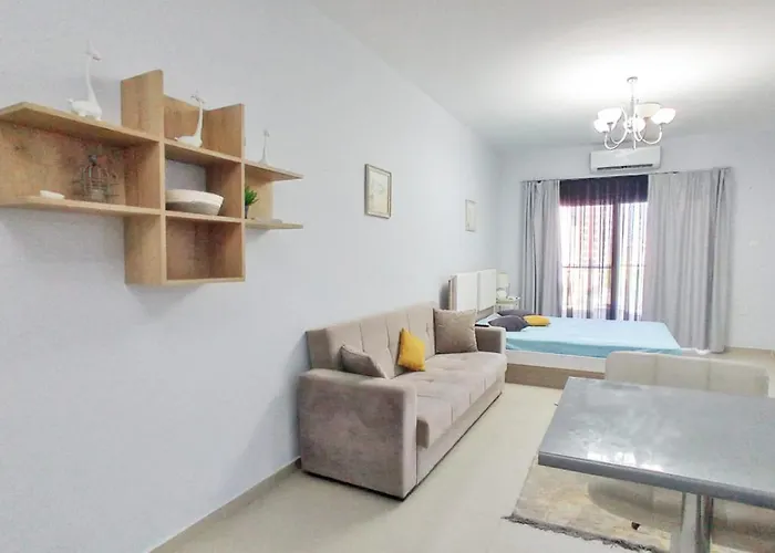 Studio With Balcony & Pool View In Caesar Resort * 애이오스여리오스